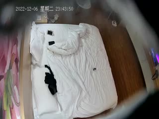 2022-12-6最新流出安防酒店摄像头偷拍❤️时尚年轻大奶骚妹和男炮友退房前最后温存